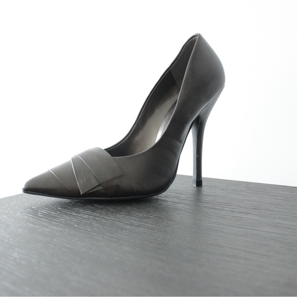 Aldo Classic Black Heels - Picture 1 of 1